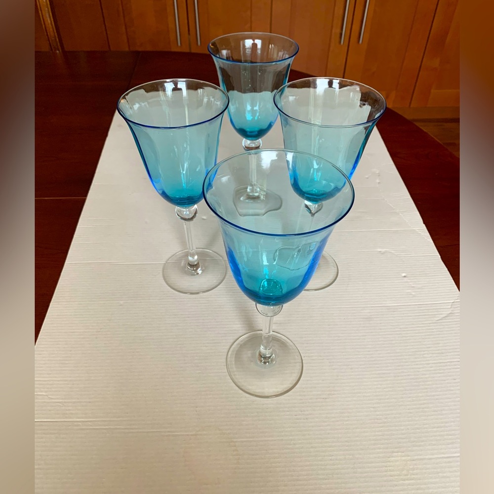 Set of 4 turquoise blue 9” tall large size wine glasses with clear glass stem